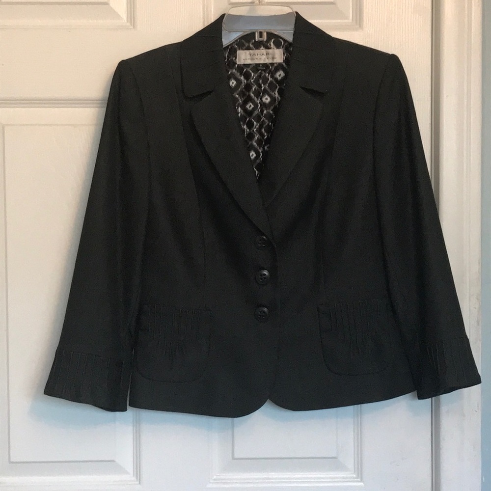 Preloved Tahari size 8 Blazer! By Arthur S. Levine